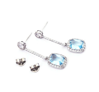 Pendientes largos celeste