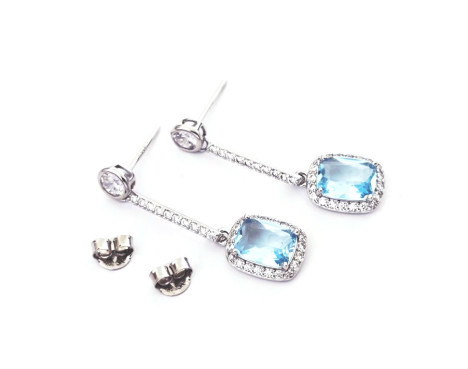 Pendientes largos celeste